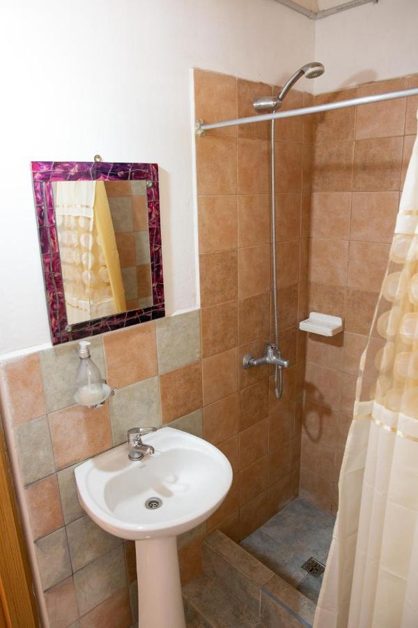 Huellas Hostel Лаго Пуело Екстериор снимка