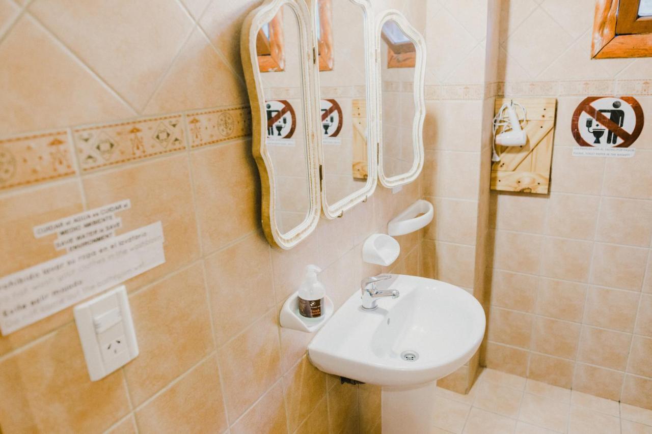 Huellas Hostel Лаго Пуело Екстериор снимка